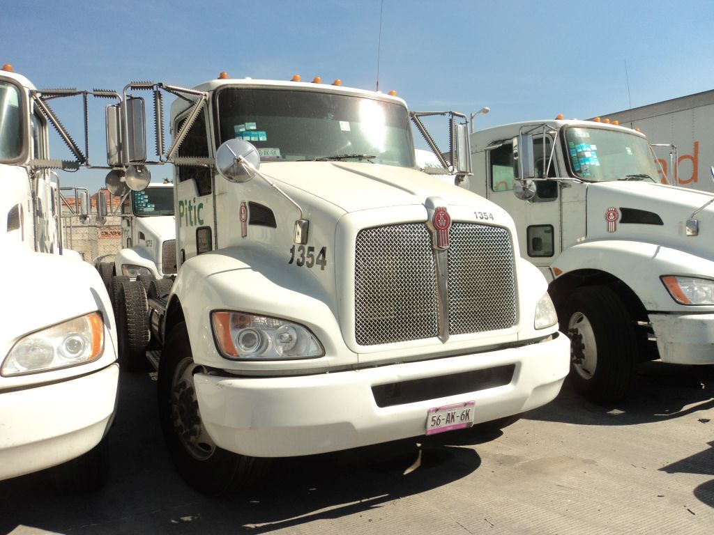 Lote 005 - Tractocamión Kenworth 2013 PX-8, Fuller 10 Vel., 40,000 lbs.