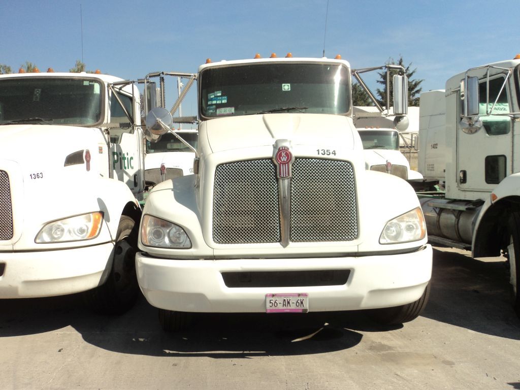 Lote 005 - Tractocamión Kenworth 2013 PX-8, Fuller 10 Vel., 40,000 lbs. - Imagen 2