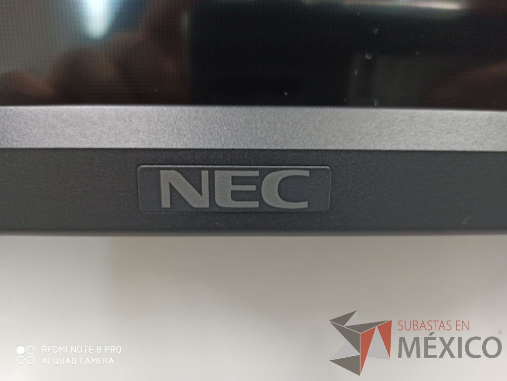 Lote 093 - Monitor de 80 " pulgadas con soporte de pared y control, Marca Nec - Imagen 3