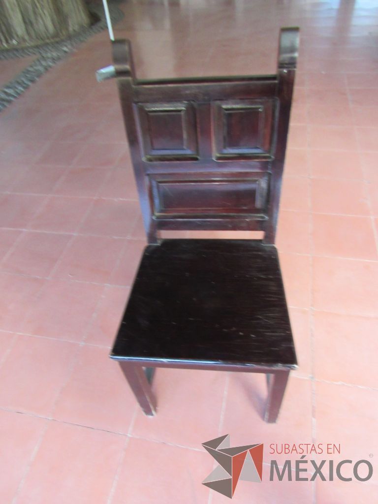 Lote 002 - 5 Sillas de visita de madera de 4 patas color café. - Imagen 7