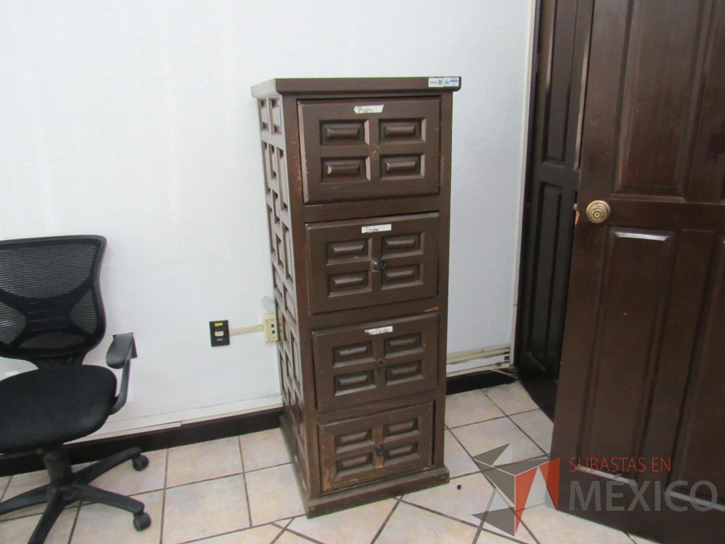 Lote 016 - 2 Archiveros verticales altos de madera de 4 cajones color café - Imagen 2