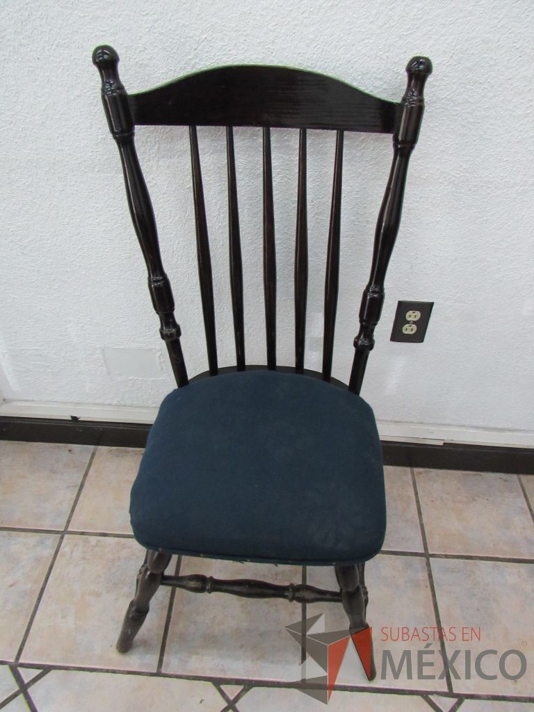 Lote 017 - 4 Sillas de visita de 4 patas con asiento en tela color azul - Imagen 3
