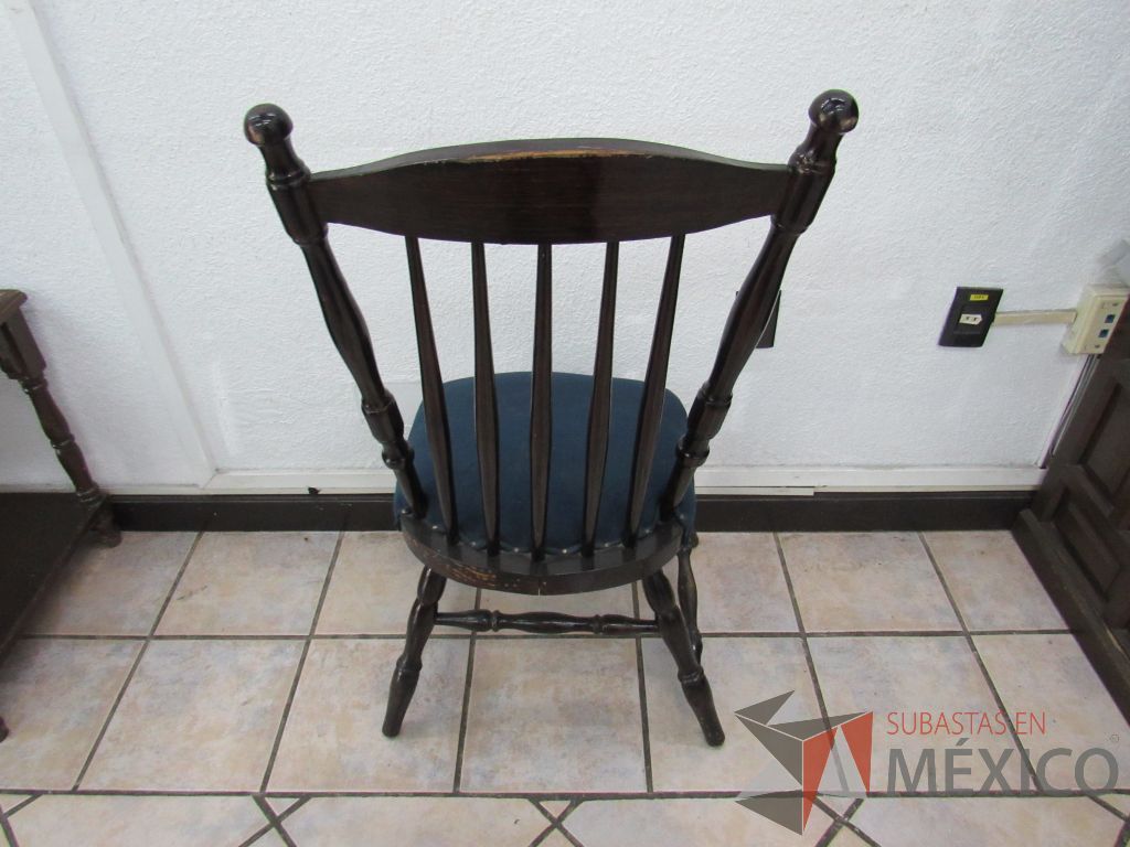 Lote 017 - 4 Sillas de visita de 4 patas con asiento en tela color azul - Imagen 7