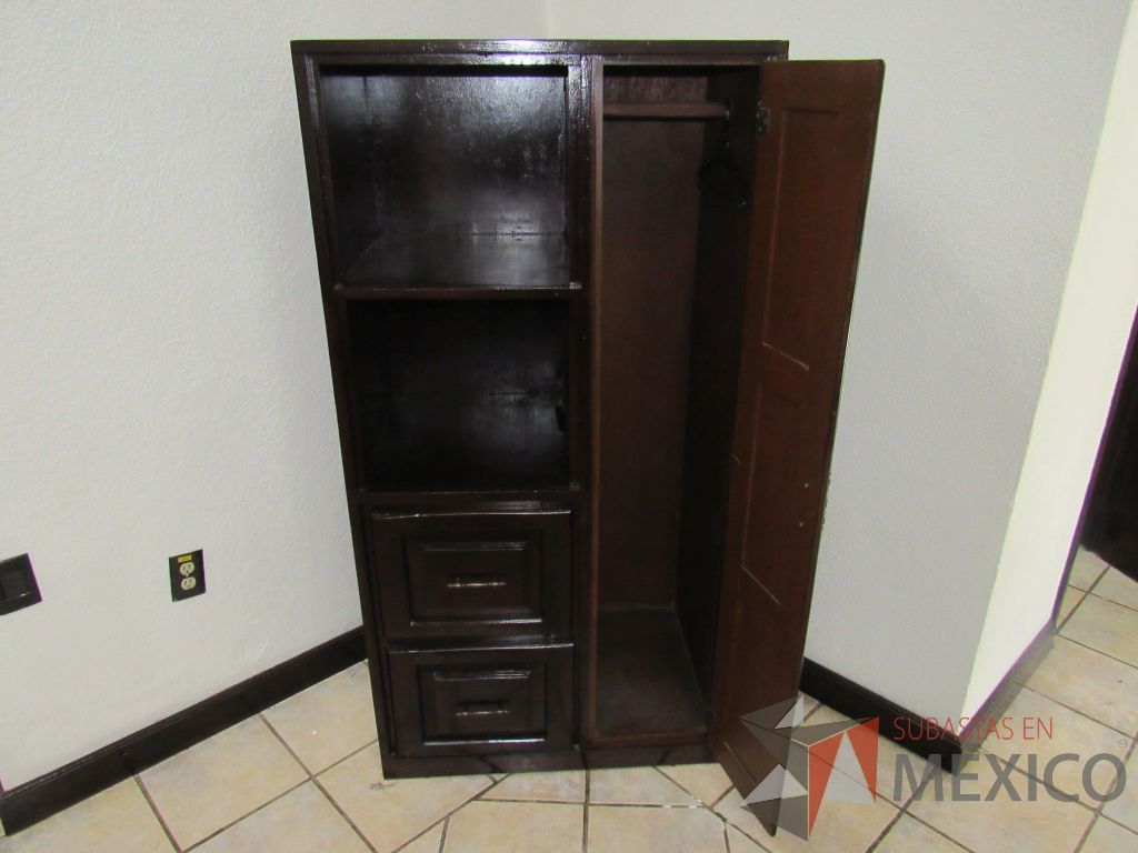 Lote 022 - Gabinete con 2 cajones y 1 puerta de madera color café - Imagen 6