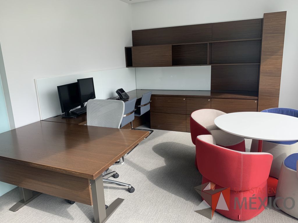 Lote 007 - Oficina Ejecutiva con Escritorio en Escuadra, Mesa de Trabajo, Gabinete y Librero Empotrado - Imagen 13