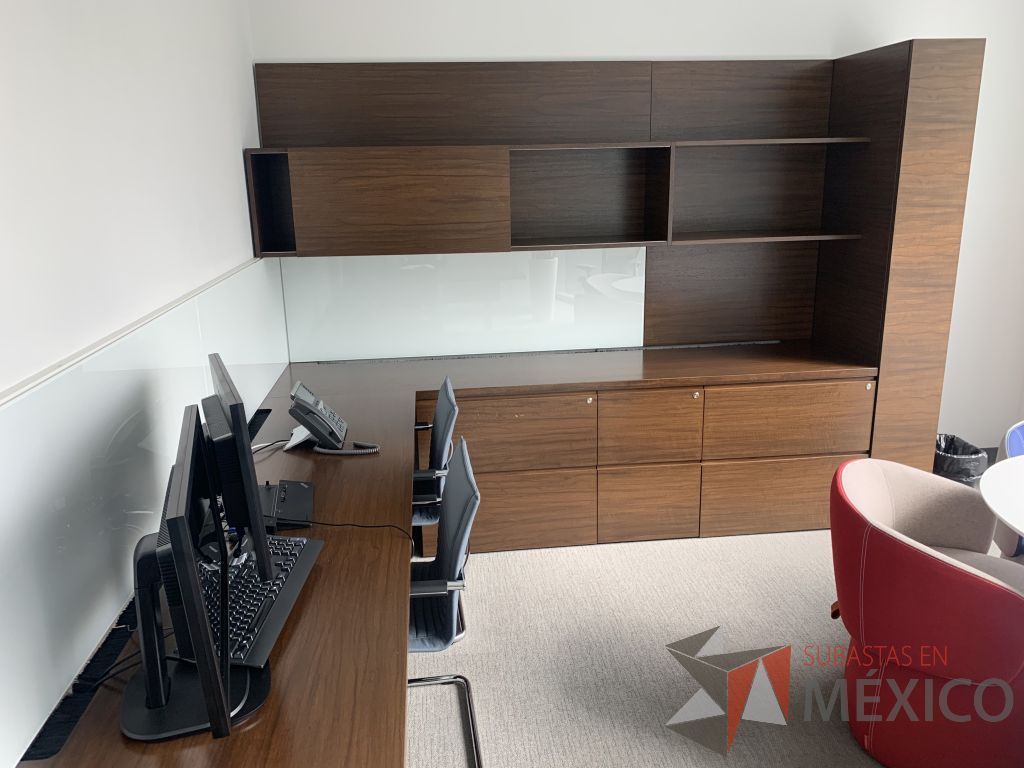 Lote 007 - Oficina Ejecutiva con Escritorio en Escuadra, Mesa de Trabajo, Gabinete y Librero Empotrado - Imagen 10