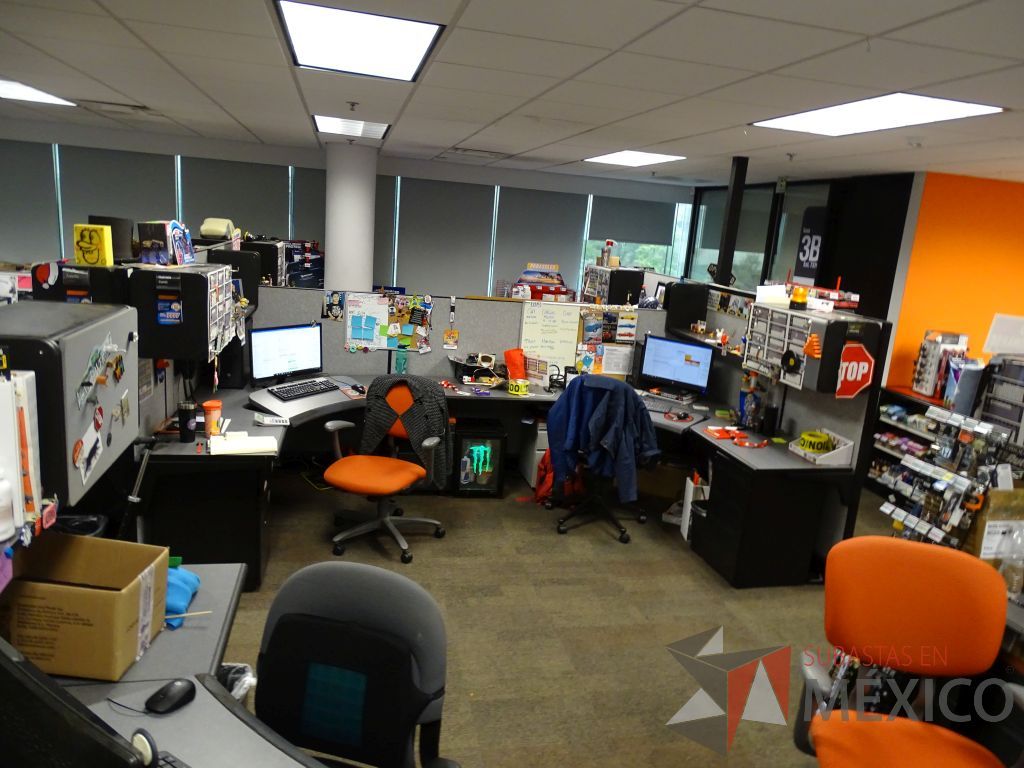 Lote 001 - Área de trabajo para 56 personas con 4 estaciones de trabajo y 6 Mesas circulares - Imagen 21