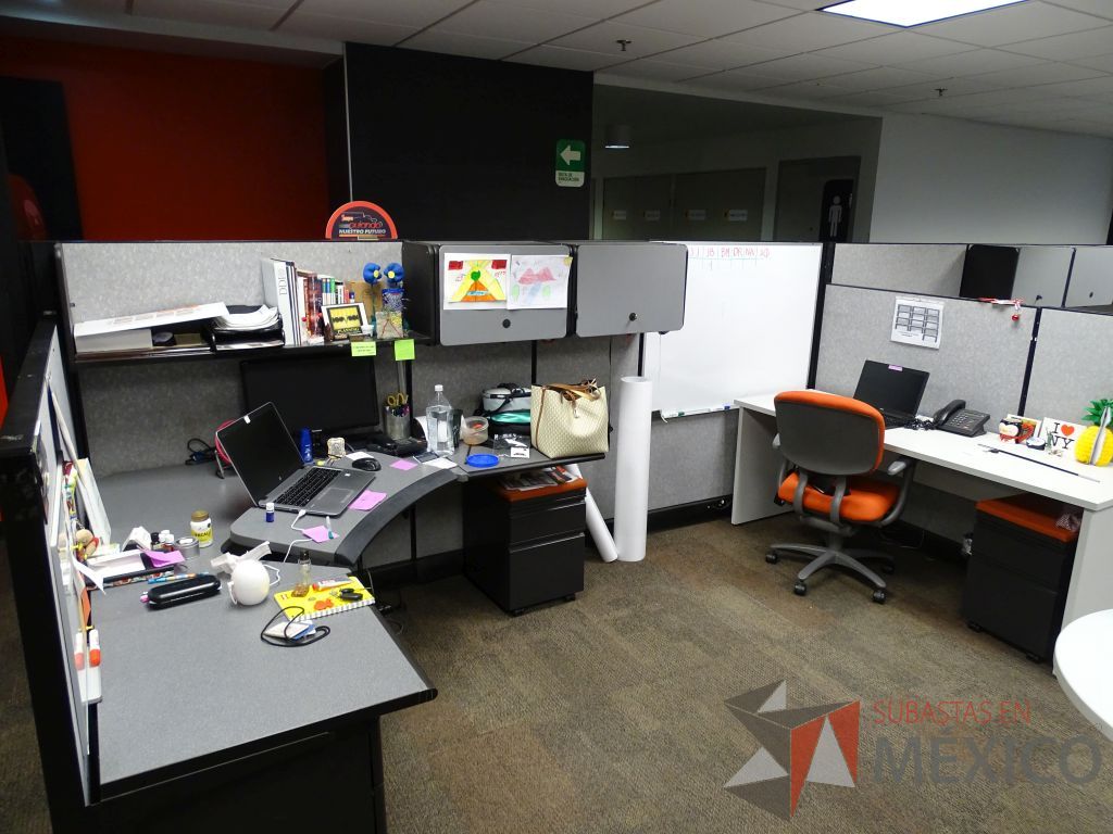 Lote 001 - Área de trabajo para 56 personas con 4 estaciones de trabajo y 6 Mesas circulares - Imagen 75