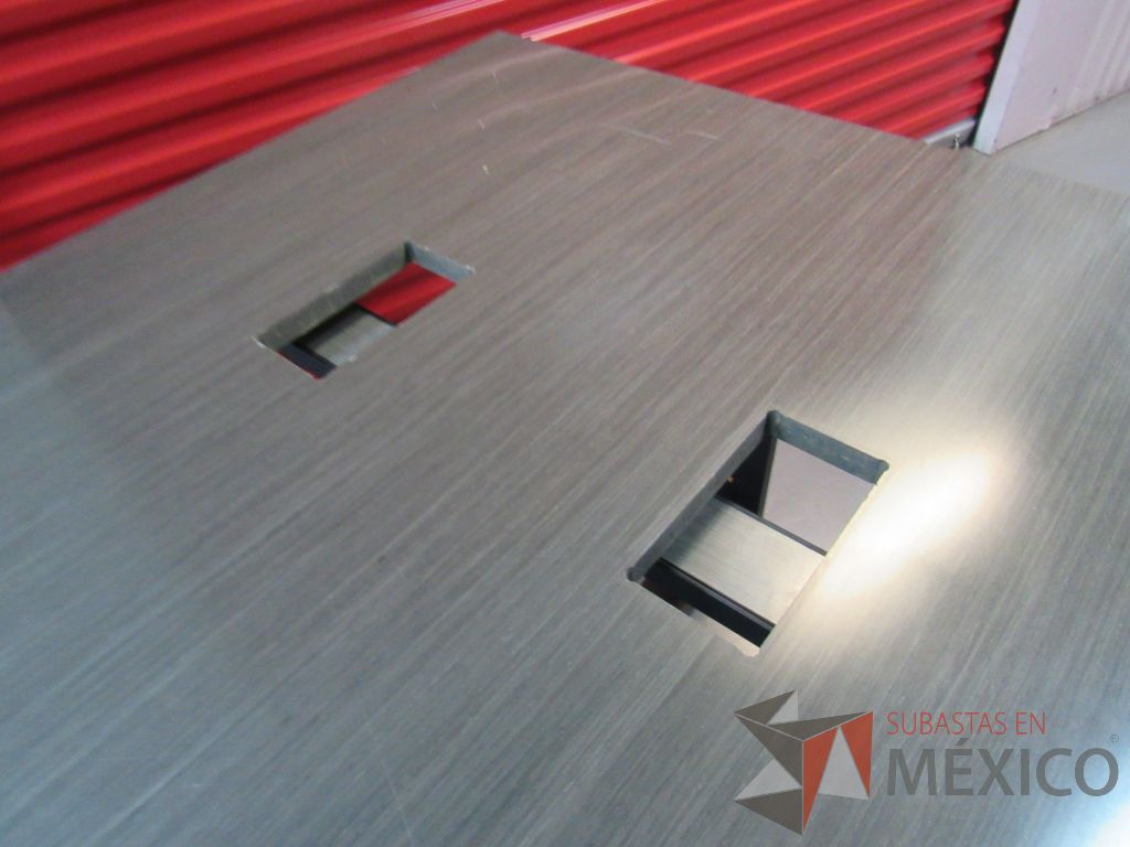 Lote 005 - Mesa de trabajo para 4 personas con base metálica - Imagen 5