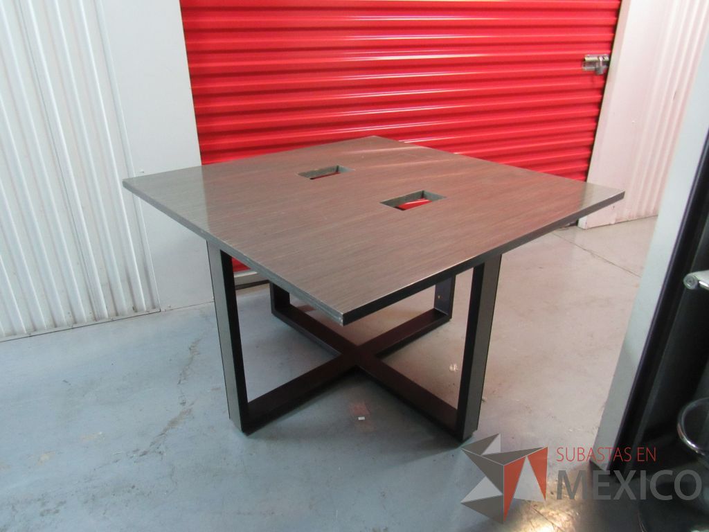Lote 005 - Mesa de trabajo para 4 personas con base metálica - Imagen 7