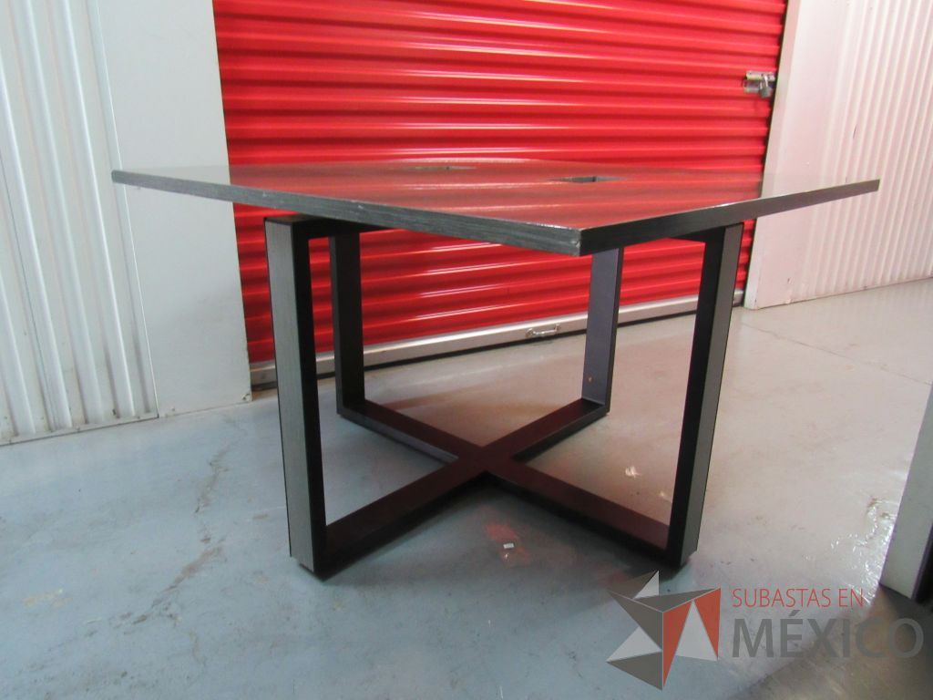 Lote 005 - Mesa de trabajo para 4 personas con base metálica - Imagen 8