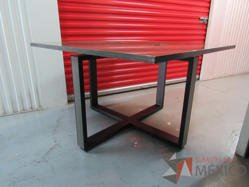 Lote 005 - Mesa de trabajo para 4 personas con base metálica - Imagen 9