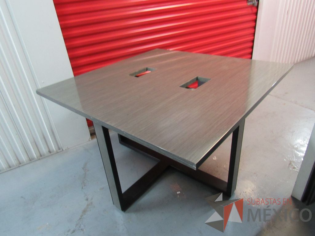 Lote 005 - Mesa de trabajo para 4 personas con base metálica - Imagen 10