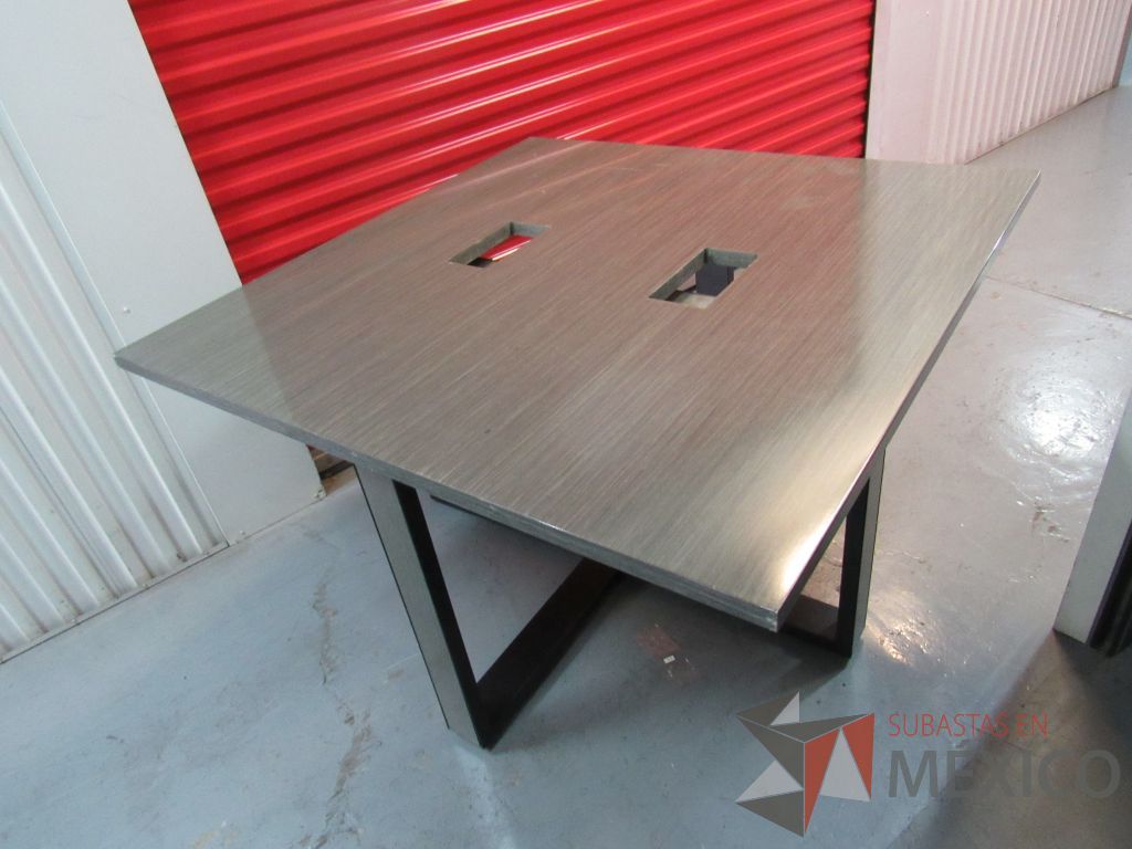Lote 005 - Mesa de trabajo para 4 personas con base metálica - Imagen 11