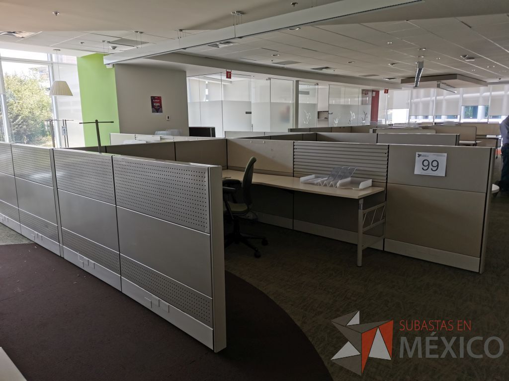 Lote 099 - Estación de trabajo para 4 personas y 2 Mesa en forma de gota. - Imagen 22