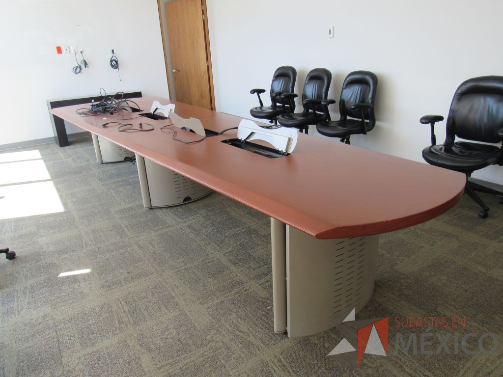 Lote 039 - Mesa de sala de juntas para 12 personas con orificios para cables - Imagen 7