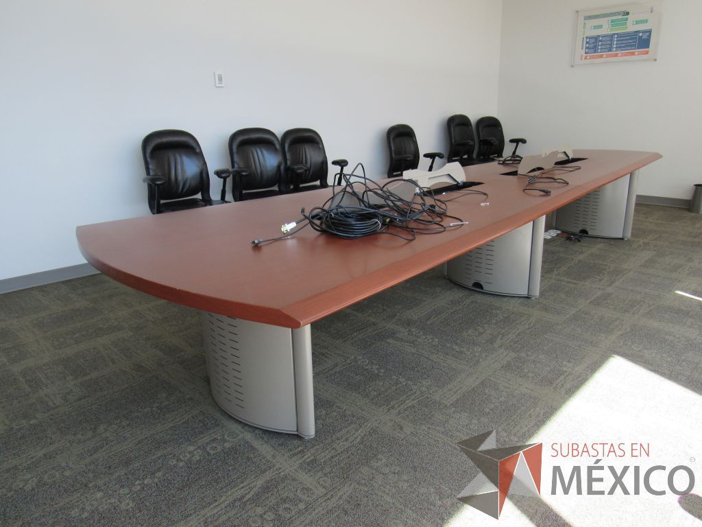 Lote 039 - Mesa de sala de juntas para 12 personas con orificios para cables - Imagen 9
