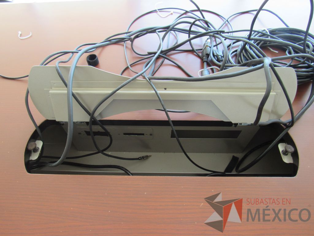 Lote 039 - Mesa de sala de juntas para 12 personas con orificios para cables - Imagen 11