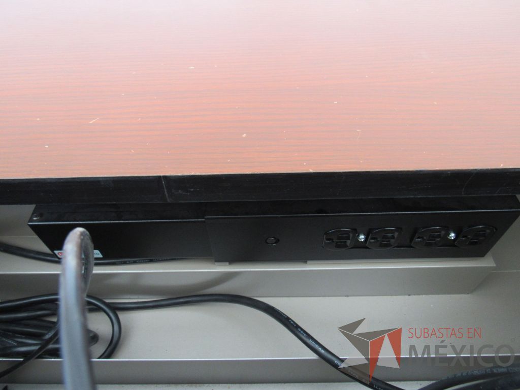 Lote 039 - Mesa de sala de juntas para 12 personas con orificios para cables - Imagen 12