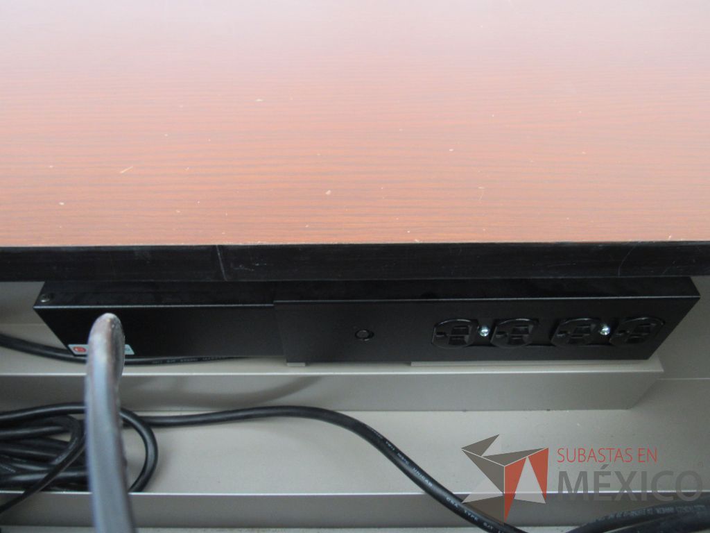 Lote 039 - Mesa de sala de juntas para 12 personas con orificios para cables - Imagen 13