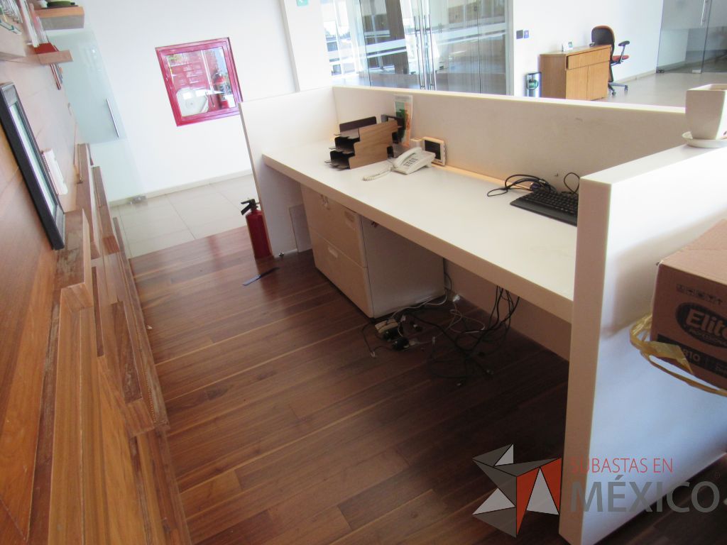Lote 001 - Mueble de recepción con cubierta tipo mármol y Gabinete con 2 puertas - Imagen 2