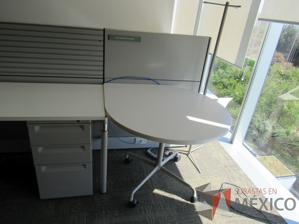 Lote 056 - Estación de trabajo y Credenza con 2 cajones - Imagen 5