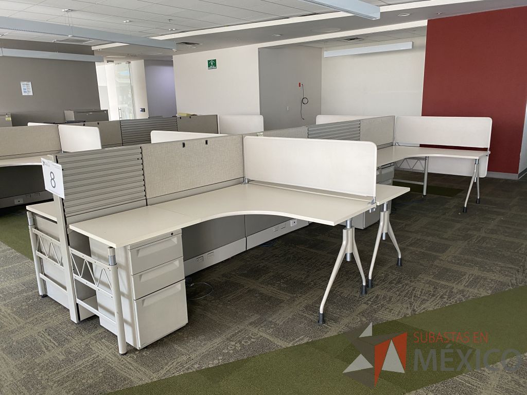 Lote 008 - Estación de trabajo para 6 personas con 6 archiveros verticales