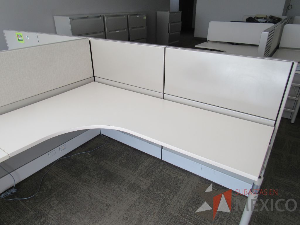Lote 056 - Estación de trabajo y Credenza con 2 cajones - Imagen 17