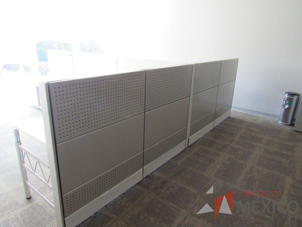 Lote 056 - Estación de trabajo y Credenza con 2 cajones - Imagen 18