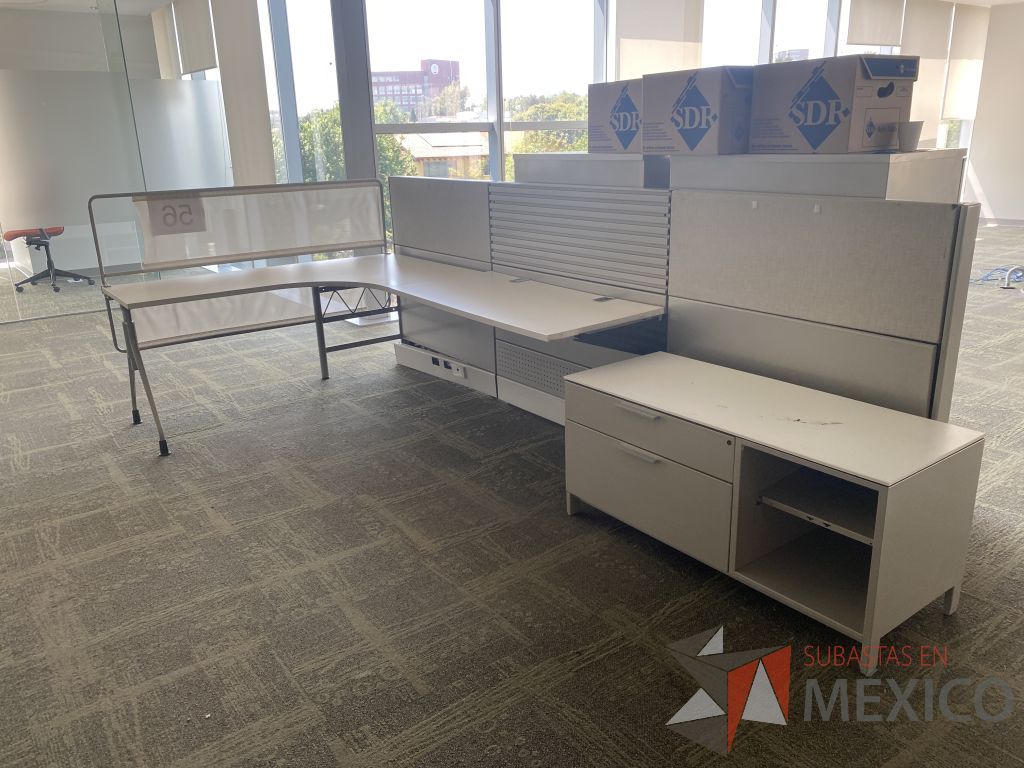 Lote 056 - Estación de trabajo y Credenza con 2 cajones
