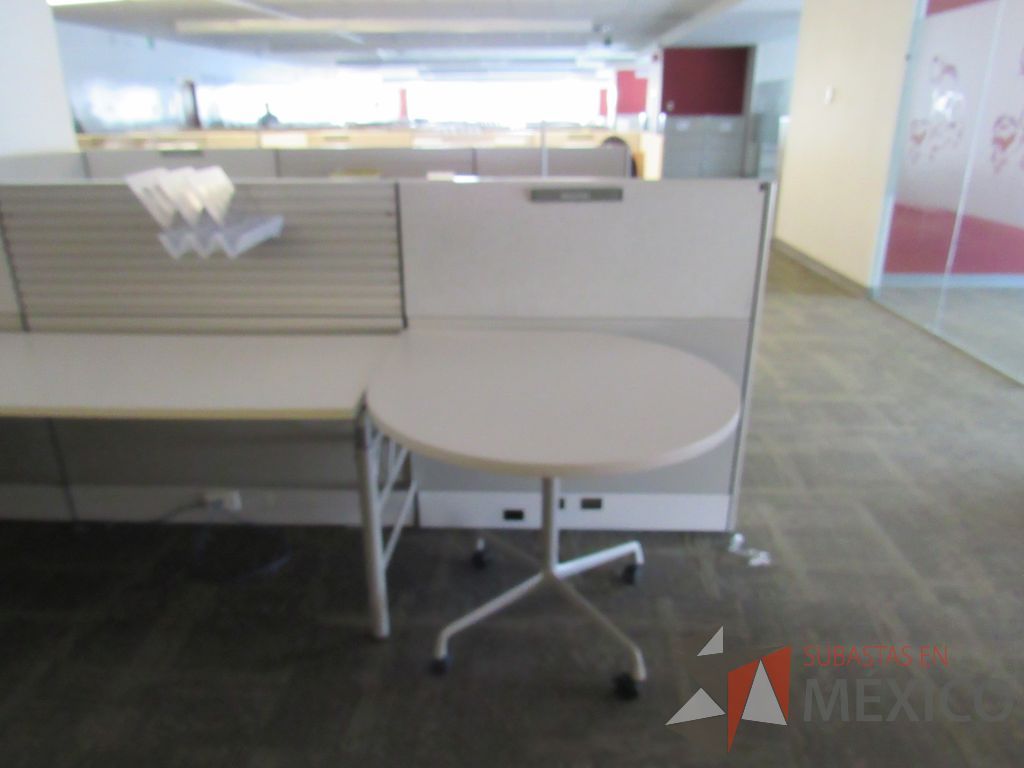 Lote 066 - Estación de trabajo para 2 personas y Credenzas con 2 cajones y 1 entrepaño - Imagen 6