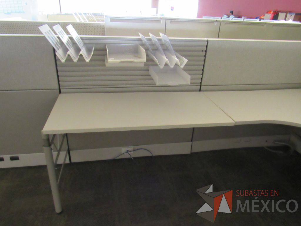 Lote 066 - Estación de trabajo para 2 personas y Credenzas con 2 cajones y 1 entrepaño - Imagen 13