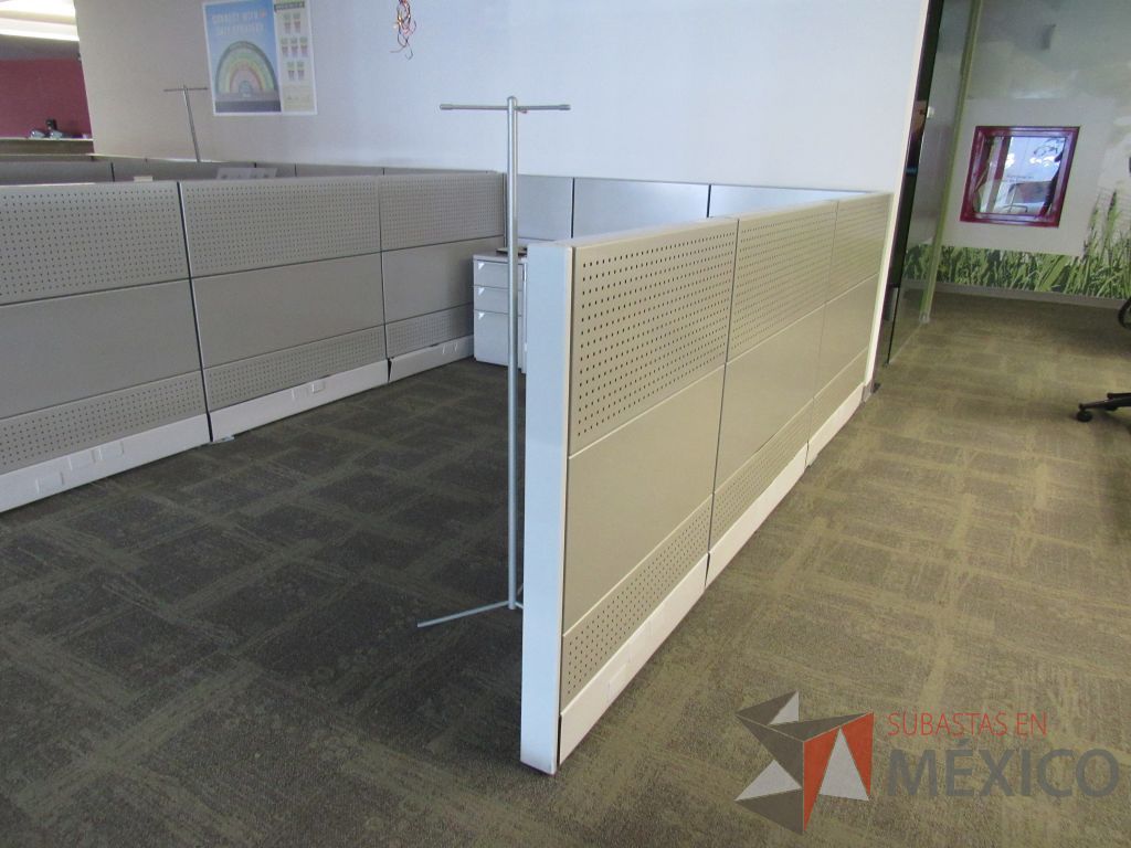 Lote 072 - Estación de trabajo para 1 persona y Credenza con 2 cajones y 1 entrepaño. - Imagen 8