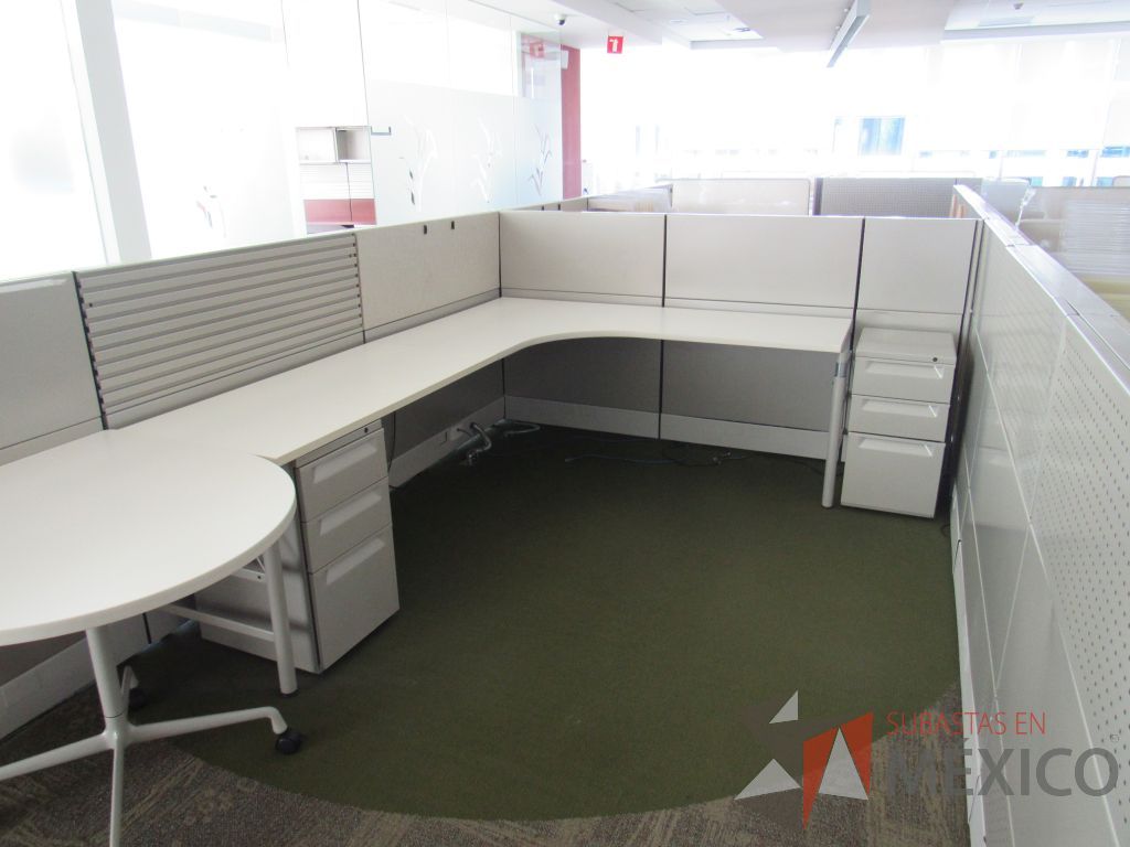 Lote 082 - Estación de trabajo para 2 personas,2 archiveros verticales de 3 cajones y credenza - Imagen 7