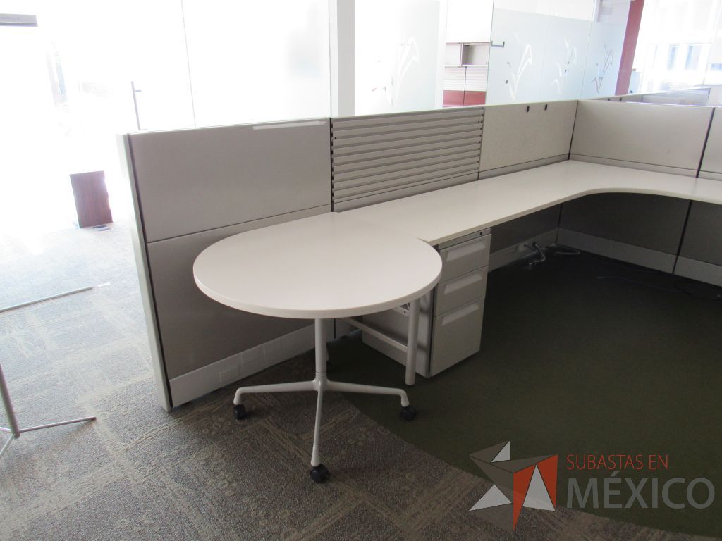 Lote 082 - Estación de trabajo para 2 personas,2 archiveros verticales de 3 cajones y credenza - Imagen 9