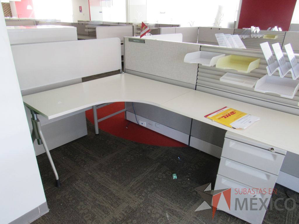 Lote 115 - Estación de trabajo para 4 personas y 4 archiveros de 3 cajones. - Imagen 6