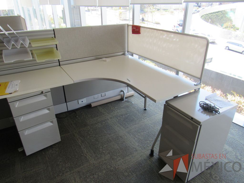 Lote 115 - Estación de trabajo para 4 personas y 4 archiveros de 3 cajones. - Imagen 7