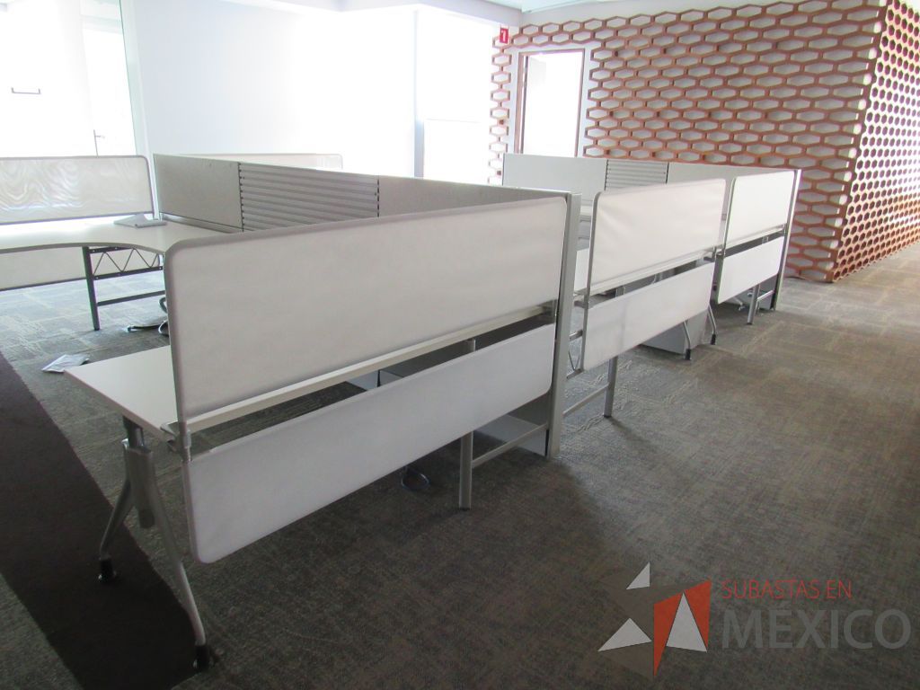 Lote 071 - Estación de trabajo para 6 personas y 4 archiveros de 3 cajones. - Imagen 13