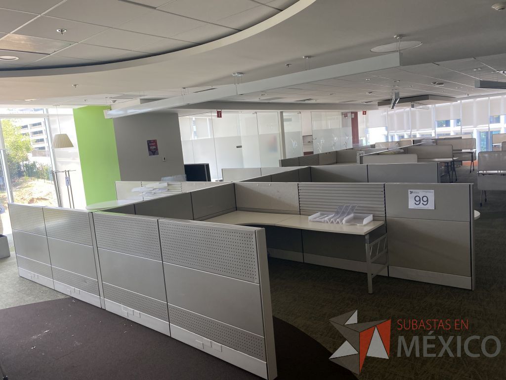 Lote 099 - Estación de trabajo para 4 personas y 2 Mesa en forma de gota. - Imagen 11
