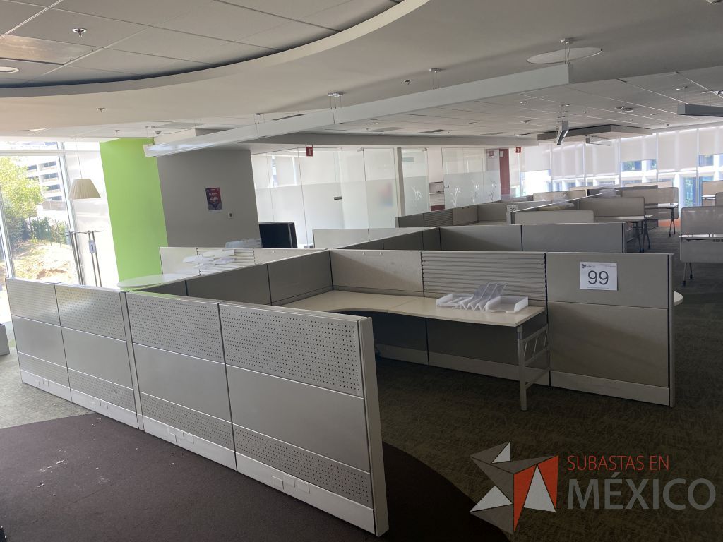 Lote 099 - Estación de trabajo para 4 personas y 2 Mesa en forma de gota. - Imagen 12