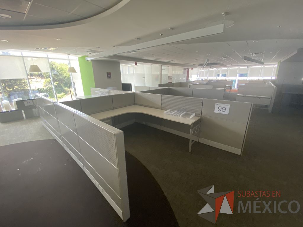 Lote 099 - Estación de trabajo para 4 personas y 2 Mesa en forma de gota. - Imagen 13