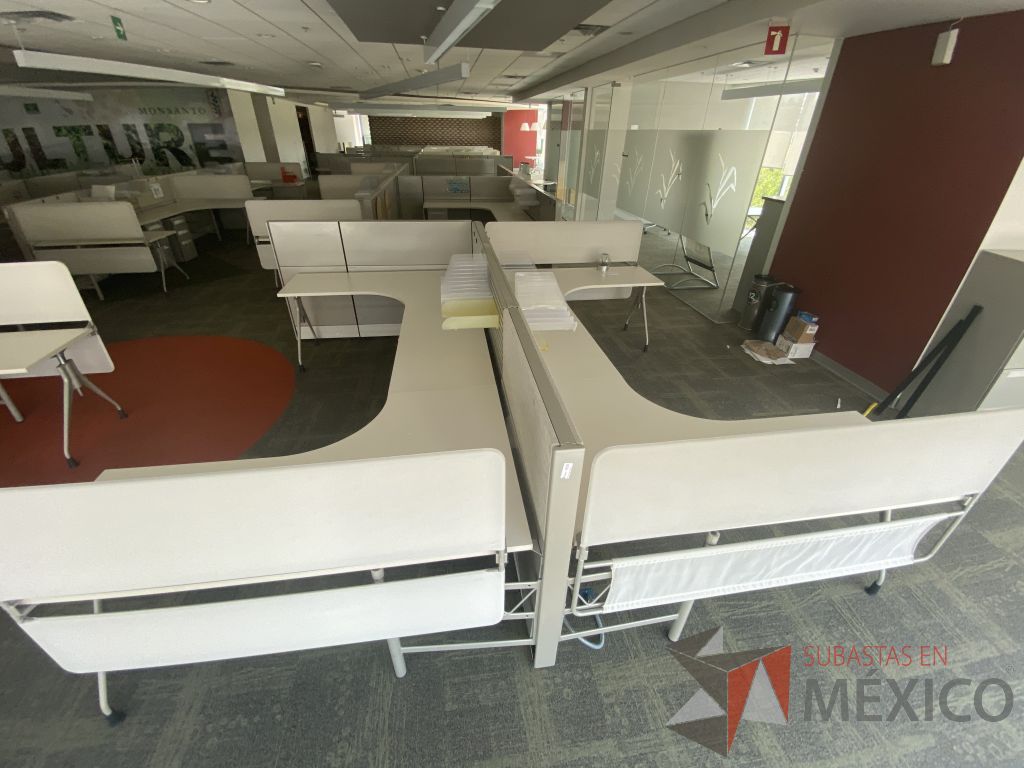 Lote 115 - Estación de trabajo para 4 personas y 4 archiveros de 3 cajones. - Imagen 16