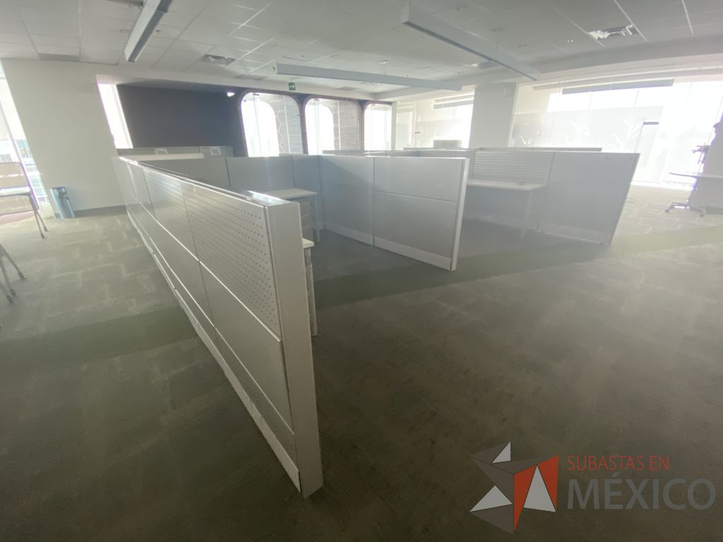 Lote 009 - Estación de trabajo para 6 personas con 6 archiveros verticales - Imagen 6