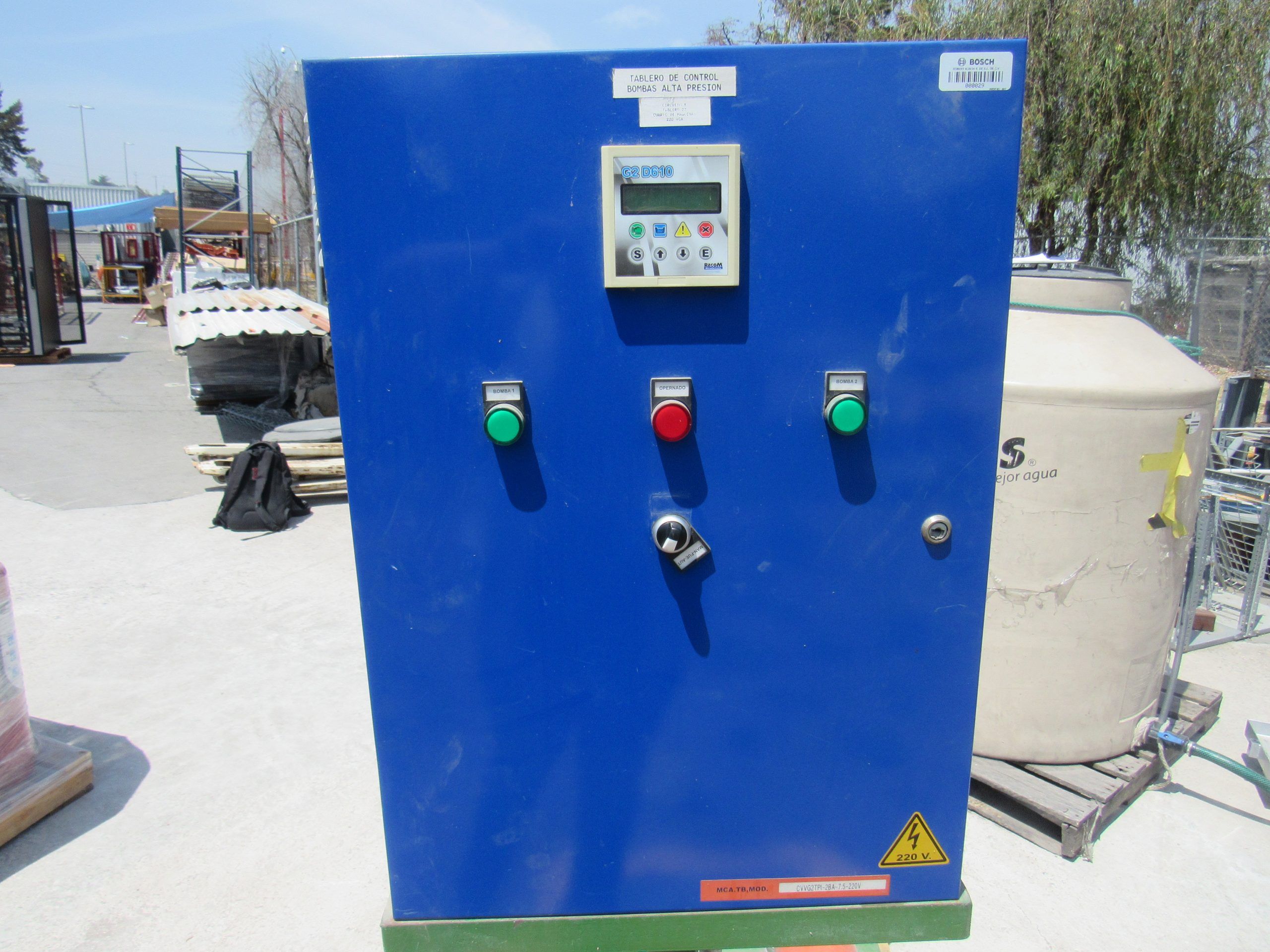 Lote 001 - Estructura metálica con 2 bombas eléctricas (7,5 CP, 5595 KW, 67 KG) y tablero de control - Imagen 6