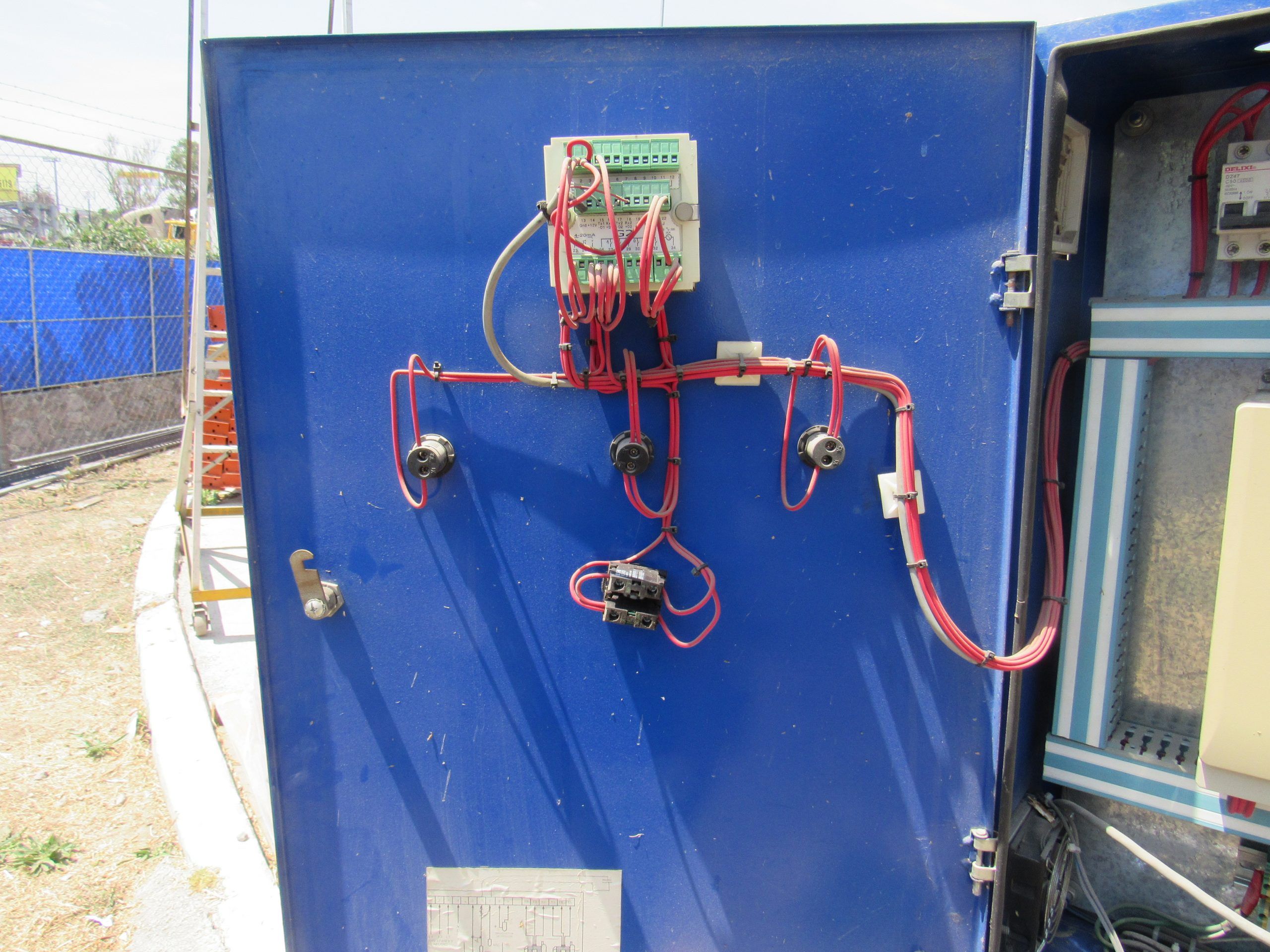 Lote 001 - Estructura metálica con 2 bombas eléctricas (7,5 CP, 5595 KW, 67 KG) y tablero de control - Imagen 8