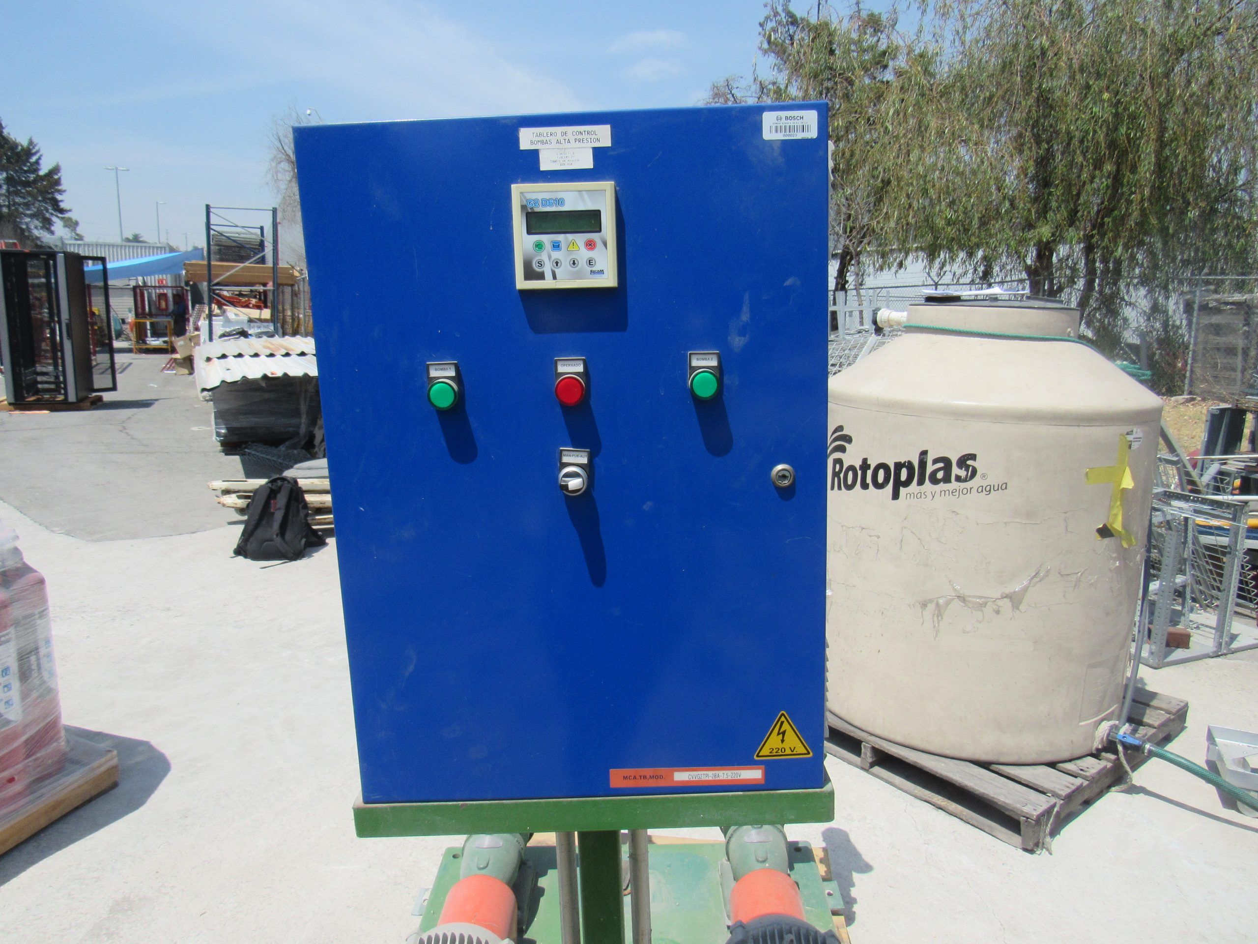 Lote 001 - Estructura metálica con 2 bombas eléctricas (7,5 CP, 5595 KW, 67 KG) y tablero de control - Imagen 13