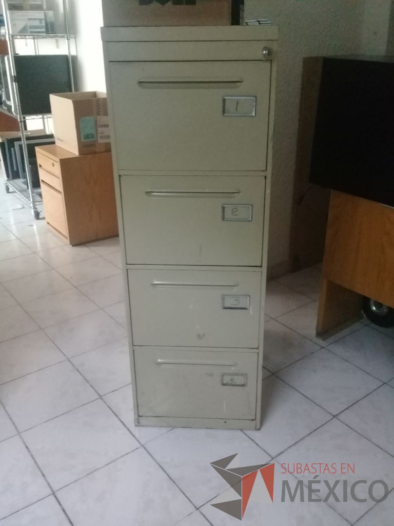 Lote 150 - Archivero metalico de 4 gavetas color beige con llave