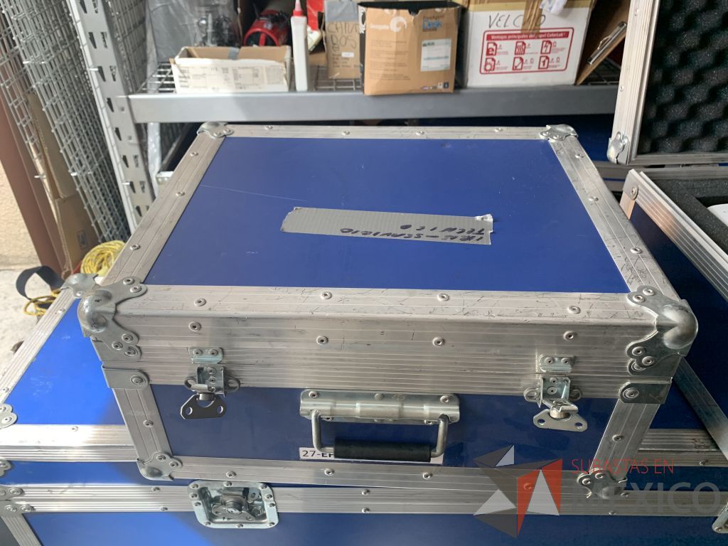 Lote 018 - Video proyector con iris desajustado marca EPSON de 4000 ANSI, incluye Case, control remoto, cable VGA - Imagen 7