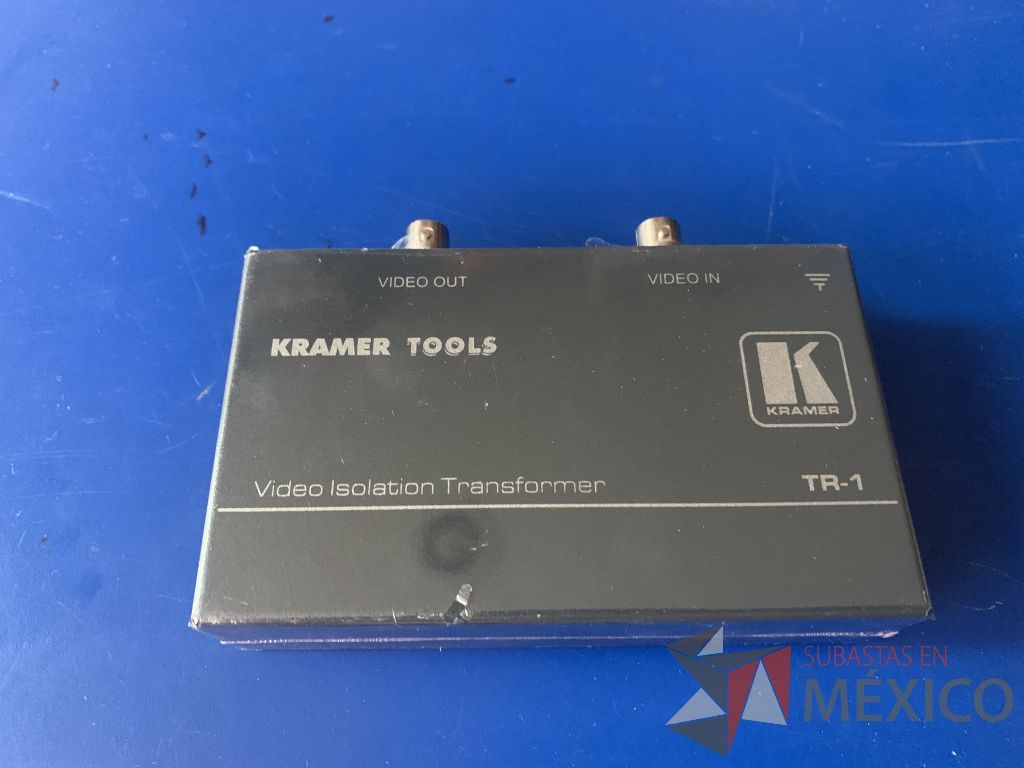 Lote 143 - 1 Interruptor-selector HDMI marca Auvio, 1 Extension USB Marca Steren y 1 Quita home marca Kramer