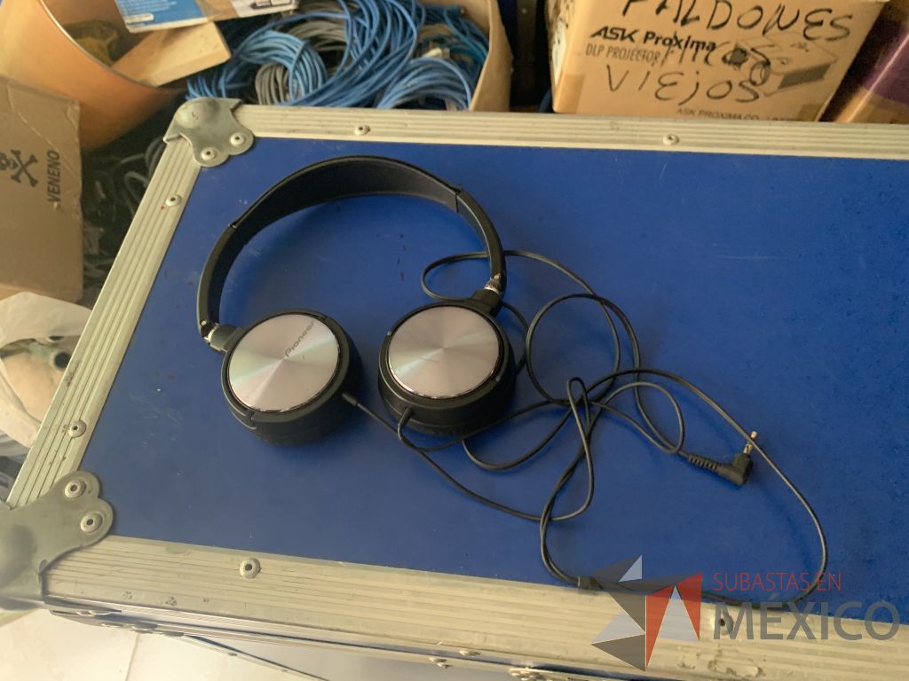 Lote 142 - 3 audifonos orejera marca Pionner y 2 juegos de Walkie Talkie marca Midland - Imagen 3